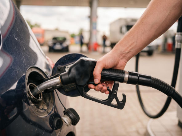 Hurtowe ceny paliw 03.08.2026. Czas na oddech dla kierowców i rynkowe wyczekiwanie