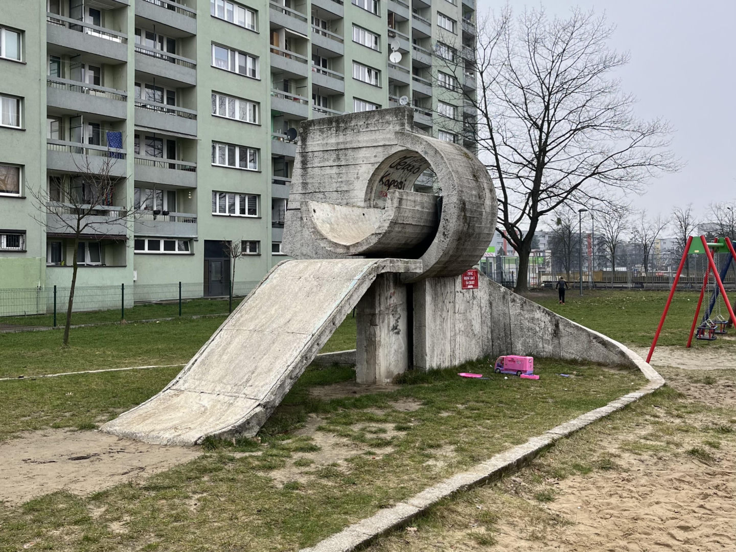 Betonowa zjeżdżalnia w Tychach