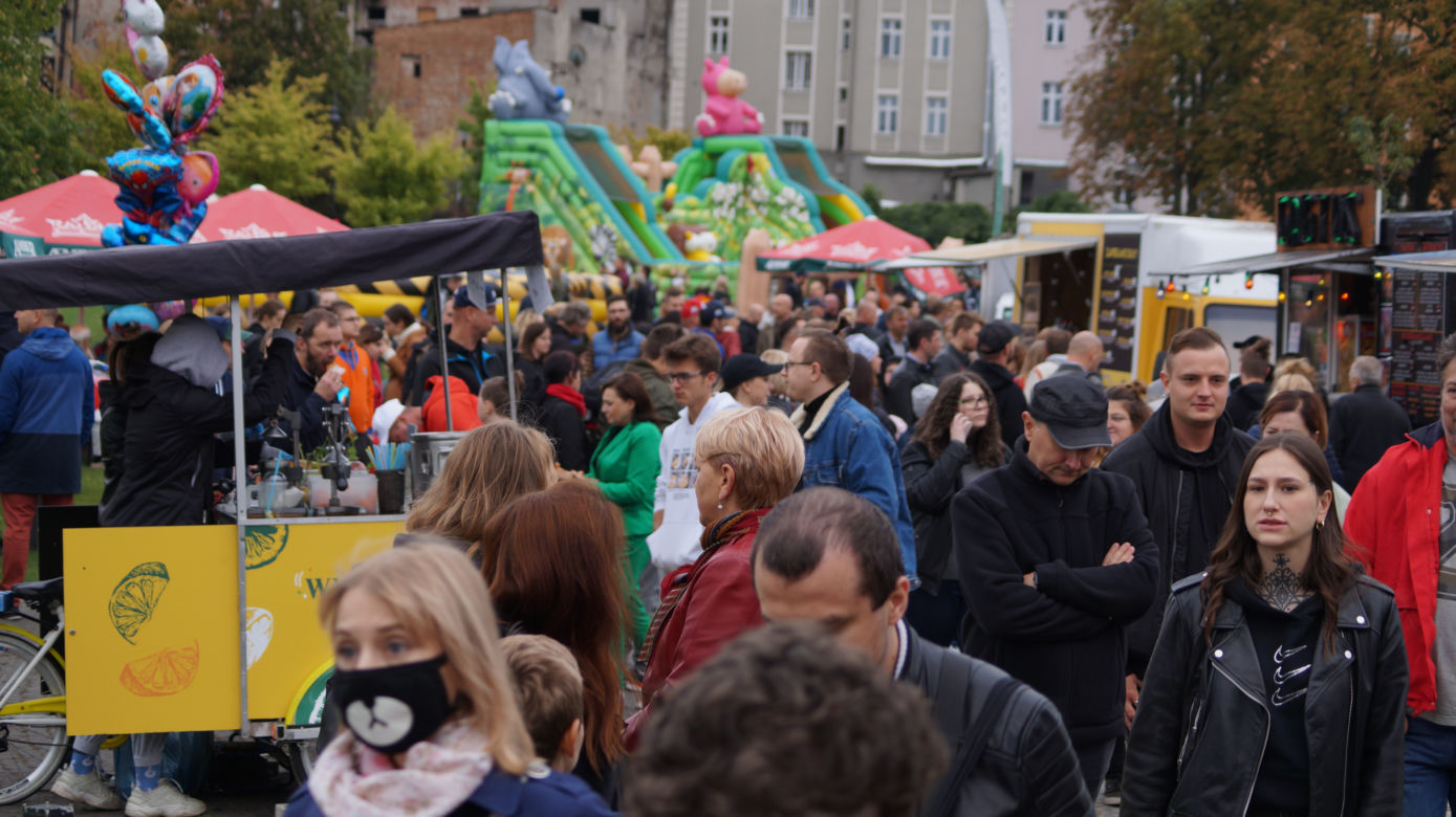 Festiwal Food Trucków 2021. Restauracje na kółkach zaparkowały na Wyspie Młyńskiej