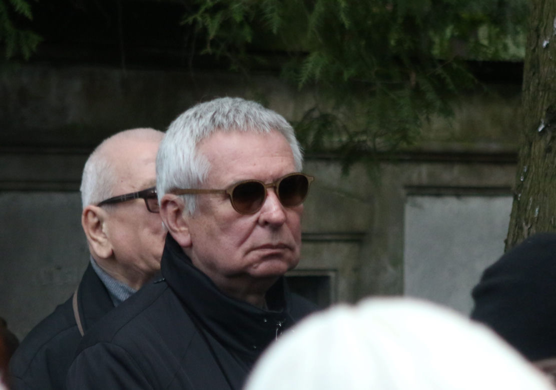 KOŚCIÓŁ I CMENTARZ.