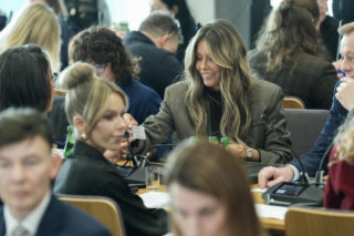 Doda i Małgorzata Rozenek-Majdan zasiadły przy jednym stole! Zjednoczyły się w obronie zwierząt? Nawet na siebie nie patrzyły. Są zdjęcia