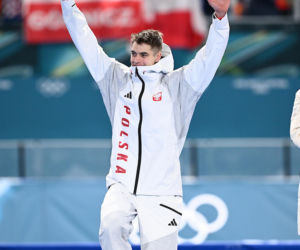 Panczenista Władimir Siemirunnij po biegu na 10 km, który dał mu srebrny medal olimpijski