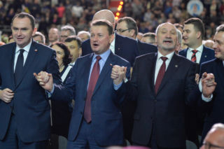 Pamiętacie, jak politycy PiS bawili się na urodzinach u ojca Rydzyka? Nagranie z urodziny Radia Maryja to hit! 