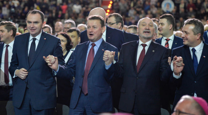 Pamiętacie, jak politycy PiS bawili się na urodzinach u ojca Rydzyka? Nagranie z urodziny Radia Maryja to hit! 