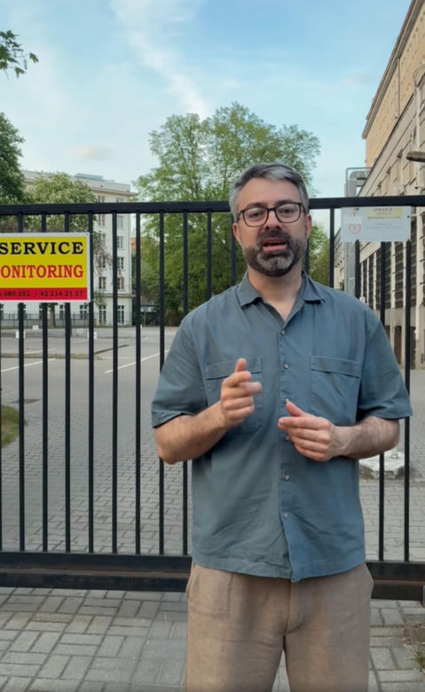 Radny chce oddać mieszkańcom parking przed urzędem dzielnicy. „Więcej szkody niż pożytku”