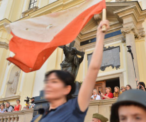 Dewastują tęczową flagę na obchodach Powstania Warszawskiego