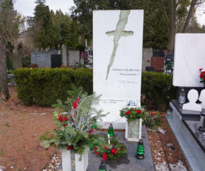 Grób Pawła Królikowskiego na Powązkach w Warszawie