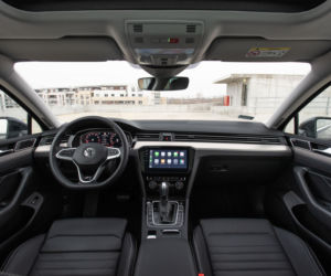 Volkswagen Passat Elegance vs Skoda Superb Sportline