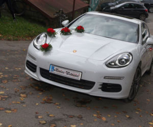 Kolarz Rafał Majka pojechał do ślubu Porsche Panamera