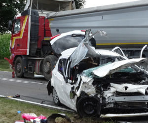 Płock. Zepchnął małżeństwo prosto pod tira. On nie żyje, ona potrzebuje krwi! [ZDJĘCIA]