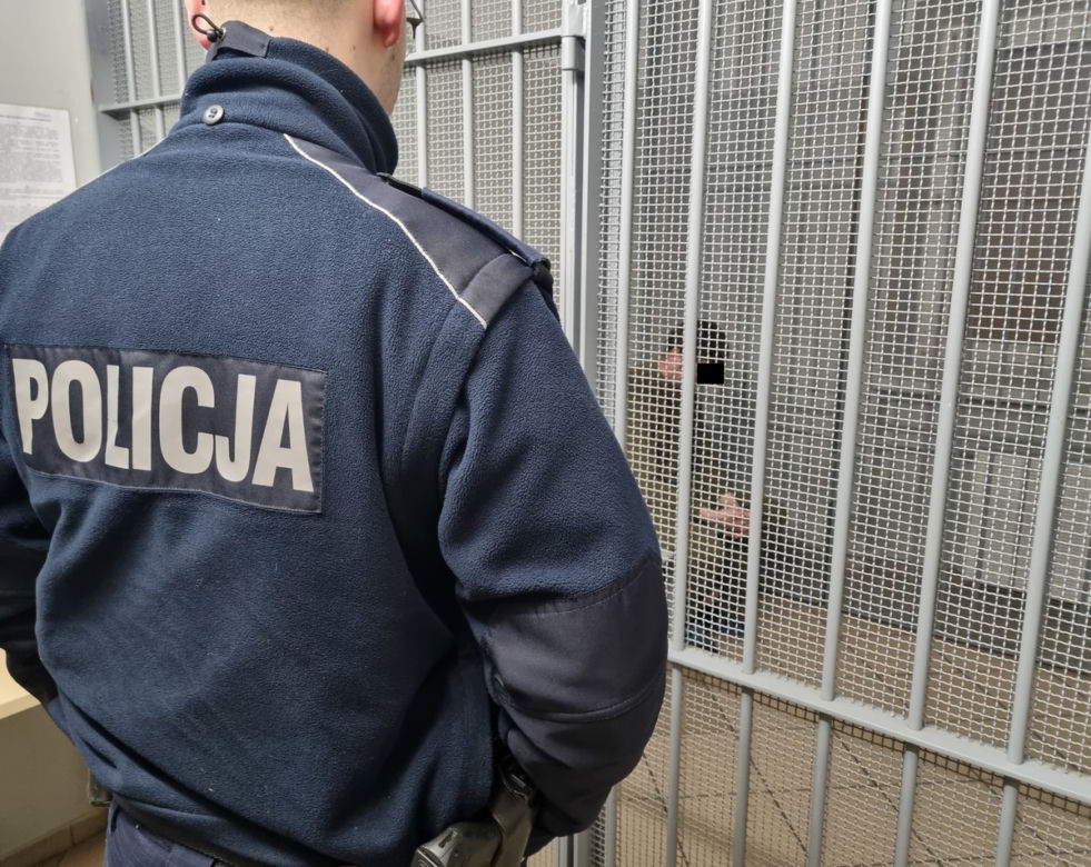 Brutalny napad na taksówkarza z Torunia w Kowalewie Pomorskim. Sprawca użył noża i gazu
