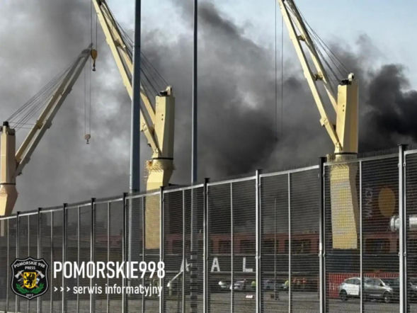 Pożar statku w gdańskim porcie! Potężny słup dymu