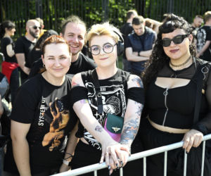 Fani i fanki czekają na System of a Down i Queens of the Stone Age! Zobacz zdjęcia spod PGE Narodowego