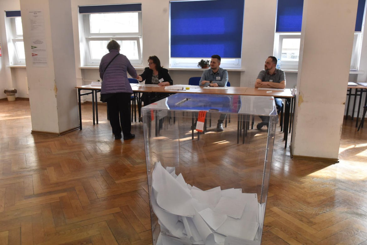 Wybory samorządowe 2024 w Toruniu. Zdjęcia z lokali wyborczych, tak głosowali mieszkańcy Torunia