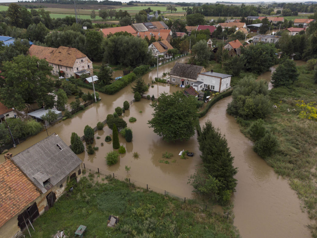 Prawie 500 interwencji straży pożarnej, 100 podtopionych gospodarstw 