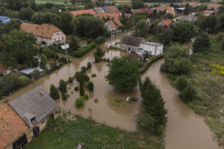 Prawie 500 interwencji straży pożarnej, 100 podtopionych gospodarstw. Skutki opadów deszczu na Dolnym Śląsku