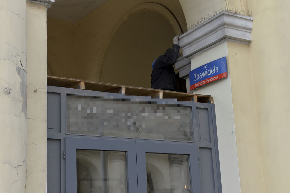 Samowola budowlana na pl. Zbawiciela. Restaurator zapłaci pół miliona kary?!