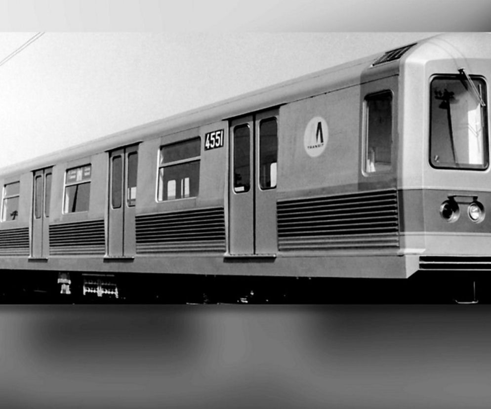 Metro z wagonami R-42 zjechało z torów
