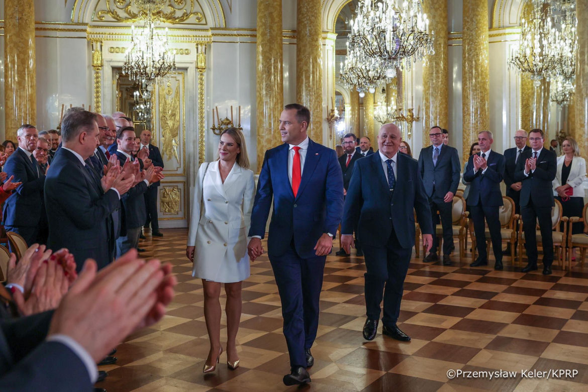 Marta Nawrocka w jasnej kreacji na Zamku Królewskim