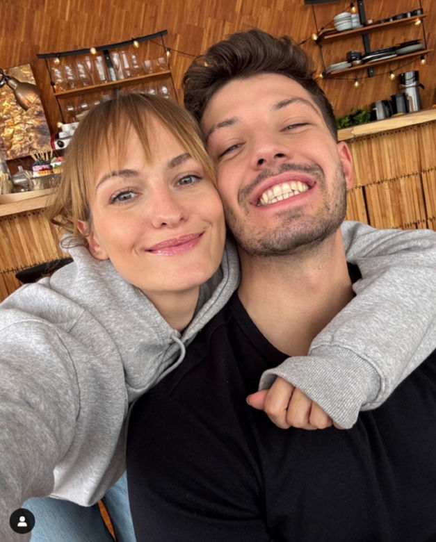 Barwy szczęścia na planie. Justin (Jasper Sołtysiewicz), Ola (Michalina Robakiewicz)