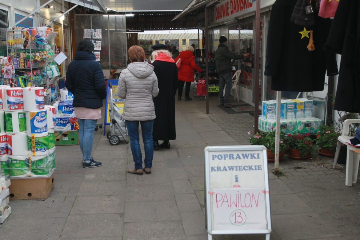 Przyszłość handlarzy z bazarku na Gocławiu jest w ich rękach