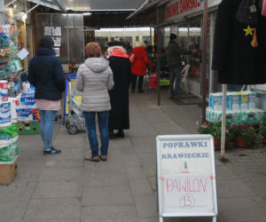 Przyszłość handlarzy z bazarku na Gocławiu jest w ich rękach