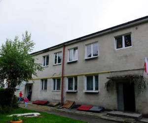 Groził, że wysadzi blok, bo nie pozwolili mu palić ogniska w przedpokoju