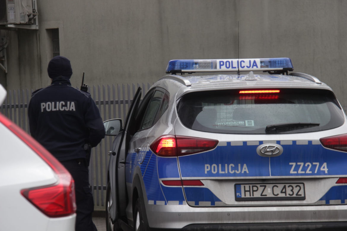Wyszła z banku w Międzylesiu. Złodziej wyrwał jej torebkę z pieniędzmi 