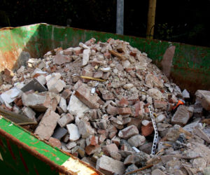 Wynajem kontenerów na odpady budowlane. Ile kosztuje wynajem?