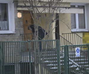 Kuzyn Kaczyńskiego dba o krewnego i odśnieża schody