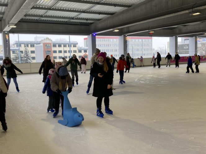 Kryte lodowisko przy Hali Urania