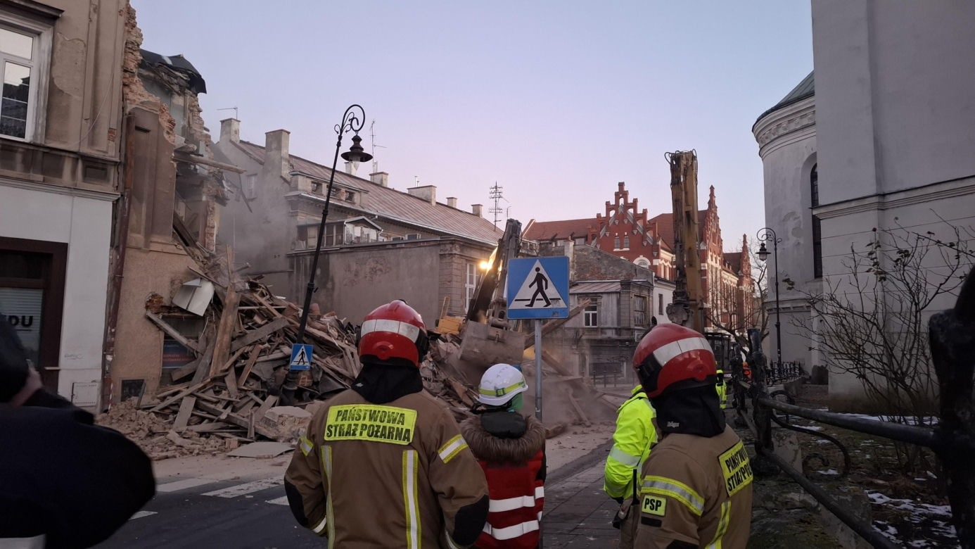 Rozbiórka ścian kamienicy przy ul. Bernardyńskiej w Lublinie