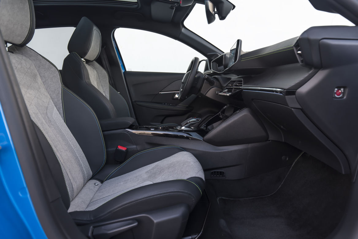 Peugeot e-208 GT