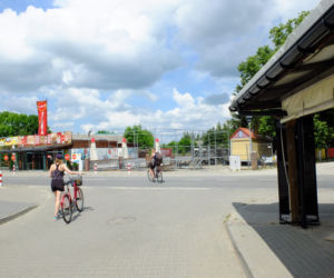 Jezioro Białe budzi się powoli. Upał, a ludzi jak na lekarst