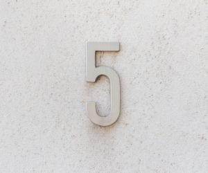 Sprawdź czy mieszkasz pod dobrym numerem domu. Niektóre przynoszą pecha!