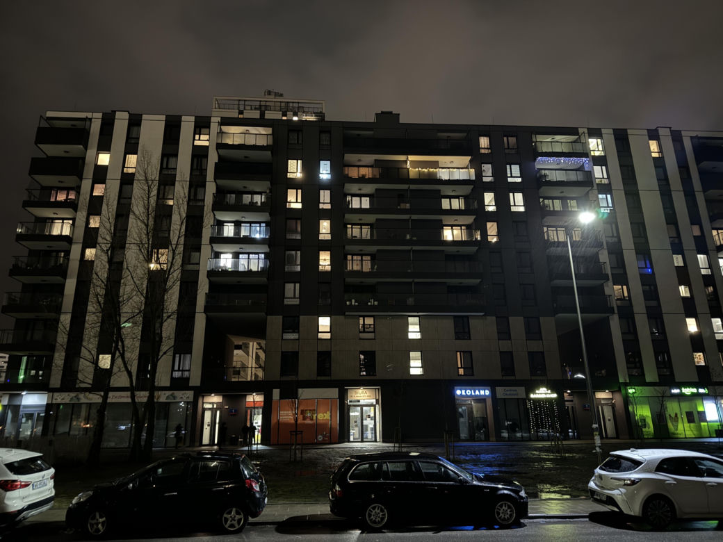 Świecący problem na Witolinie. Wielki krzyż przeszkadza mieszkańcom