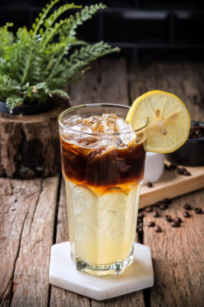 Espresso z lemoniadą podbija TikToka. Dwa składniki tworzą najbardziej zaskakującą kawę tego lata