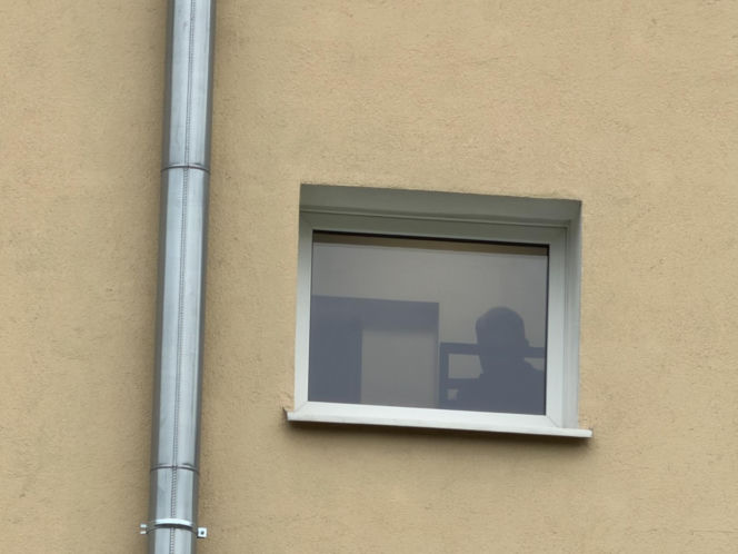 Zabarykadował się w łazience z nożem. Na warszawskiej Woli znaleziono ciało 67-letniej Ewy