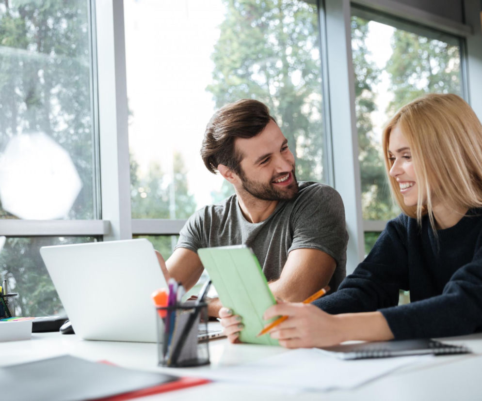 Znamy wyniki plebiscytu na HRowe Słowo Roku. Wbrew pozorom, nie jest to sztuczna inteligencja 