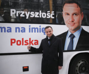 Oni prowadzili kampanię z autobusów