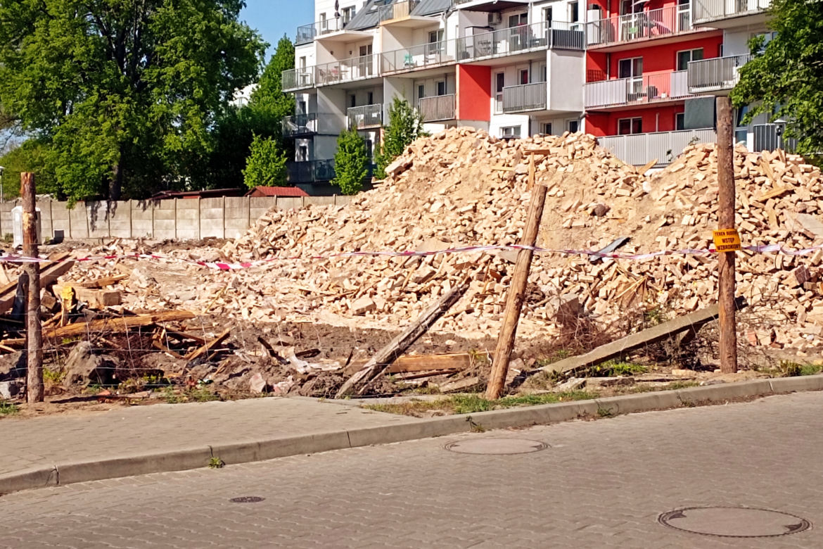 Po budynkach na ul. Sosabowskiego pozostała sterta gruzu