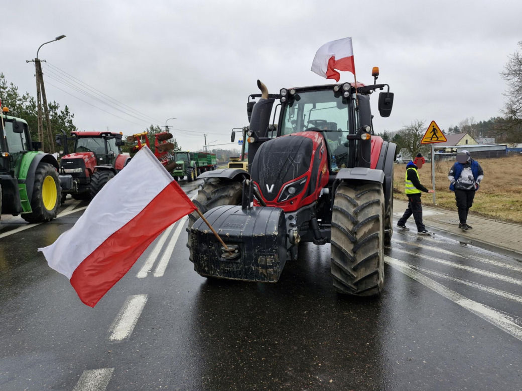 Rolnicy nie przepuścili chorego na serce dziennikarza przez blokadę