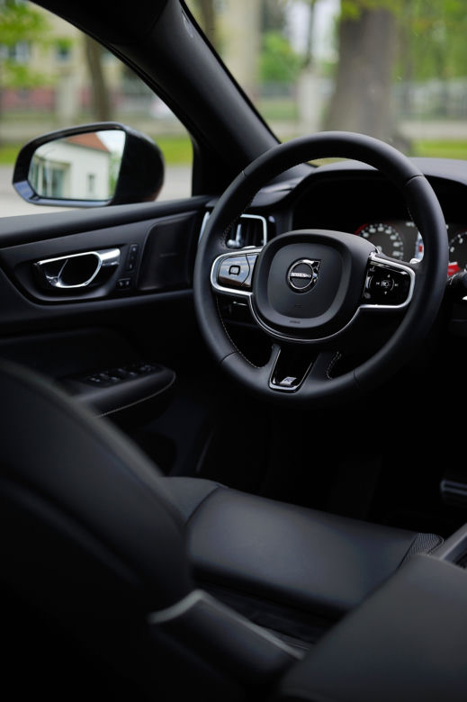 Volvo S60 T5 R Design First Edition