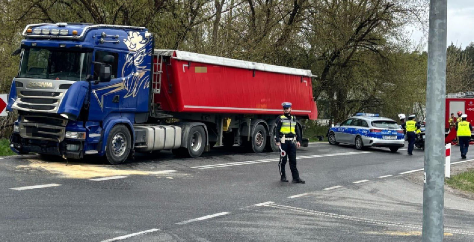 Nie żyje kierowca osobówki, pasażerka w szpitalu. Tragiczny wypadek koło Kraśnika
