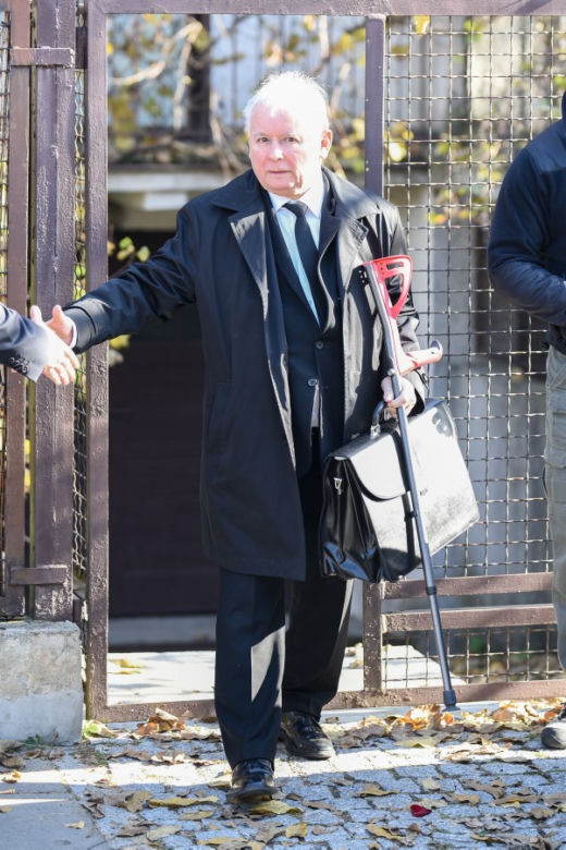 Limuzyną na grób matki. Jarosław Kaczyński 
