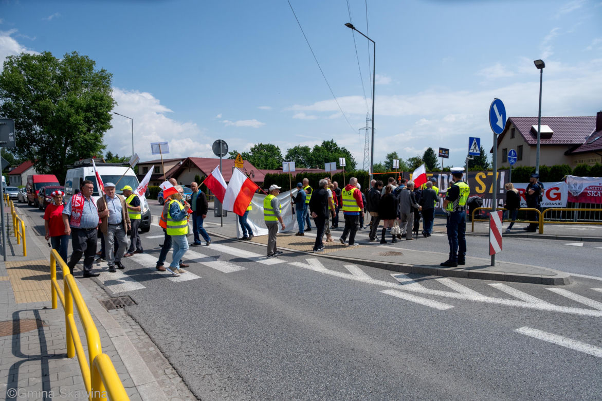 Mieszkańcy Skawiny wyszli na ulicę przeciwko przebiegowi S7 przez gminę