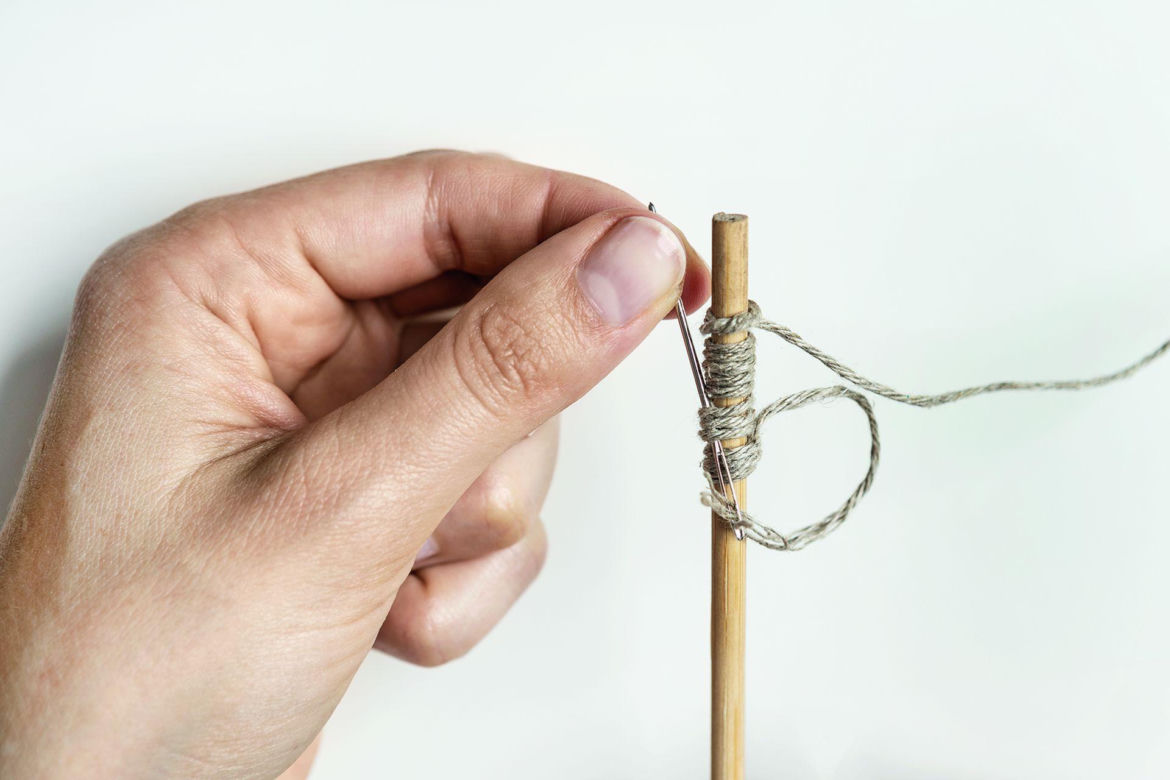 DIY – ekozabawka: wędka dla kota – instrukcja wykonania (5)