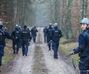 Policjanci w akcji! W użyciu helikopter, sprzęt noktowizyjny i termowizyjny oraz nawigacja