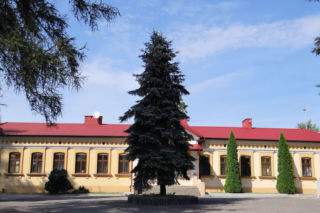 To miasto w województwie łódzkim nazywano „Krakówkiem”. Mieszkał w nim Andrzej Frycz Modrzewski