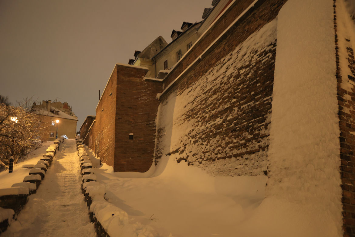 Śnieżny Lublin wieczorową porą